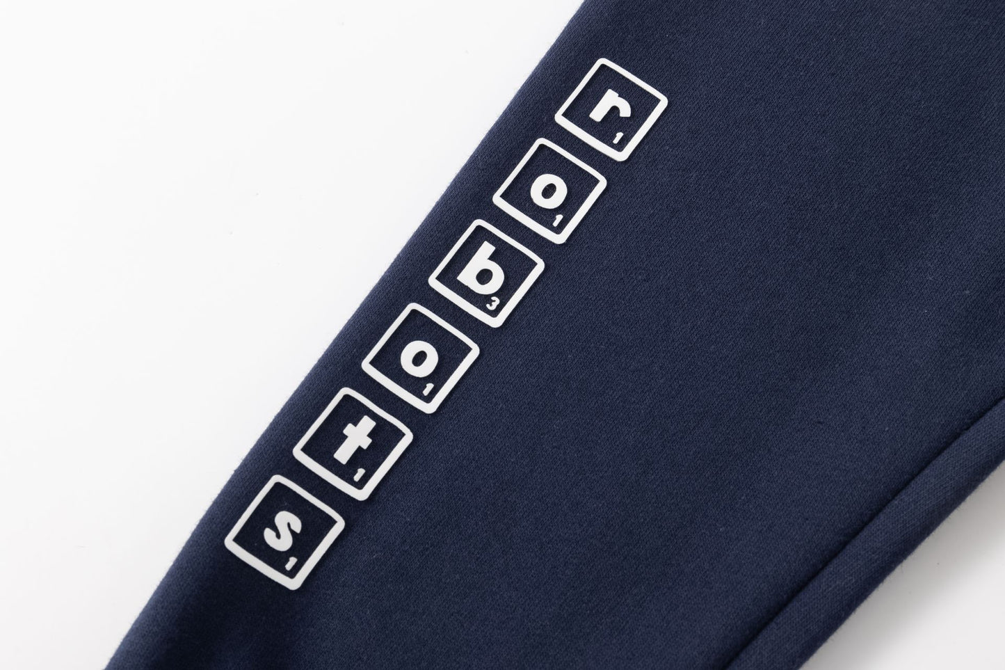 Pantalón deportivo bebe niño, de felpa perchada, con bolsillos laterales. Gráfico de texto en la pierna con estampado de alta densidad.