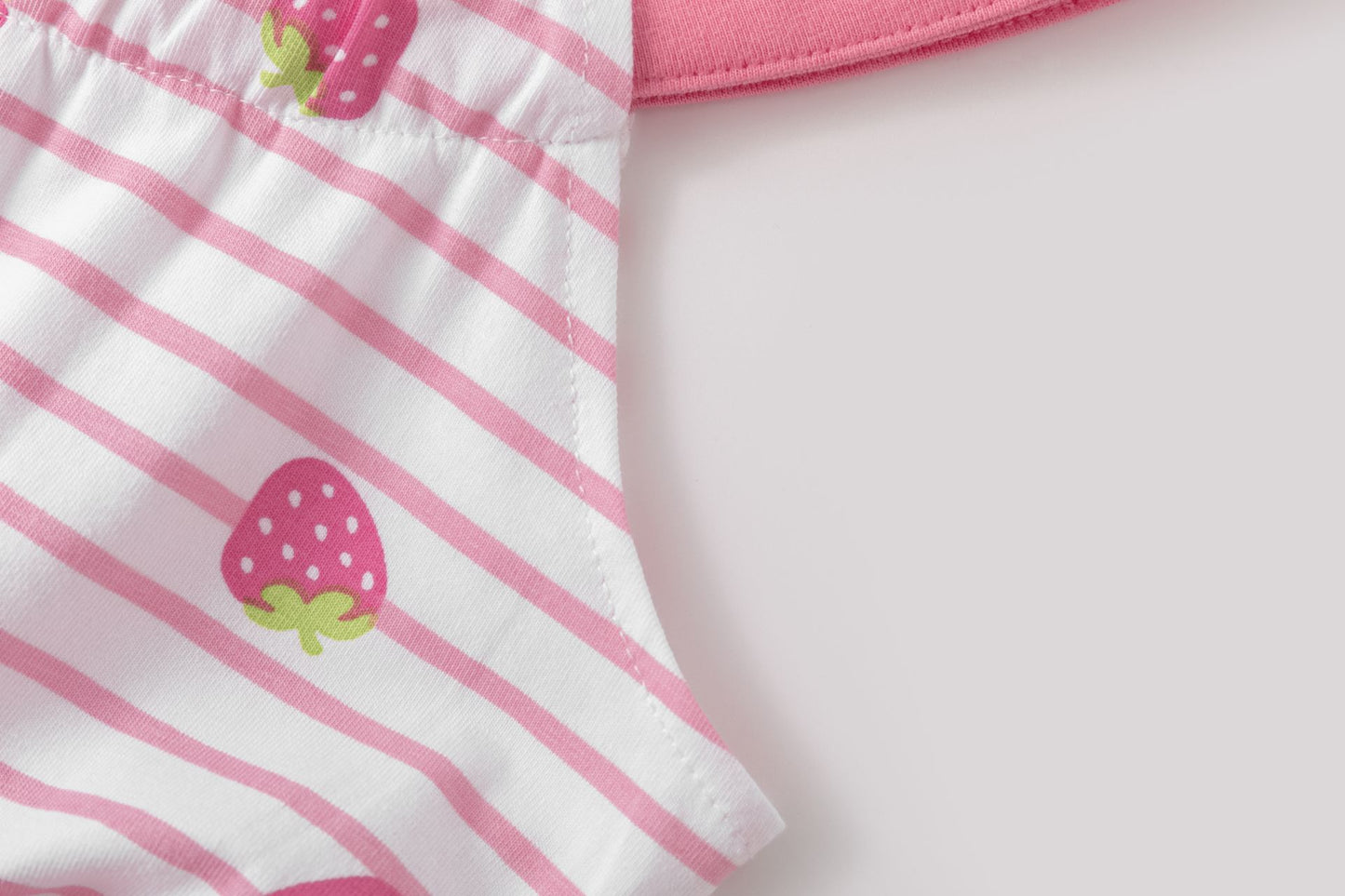 Vestido de tirantes con estampado de fresas 3-9 años