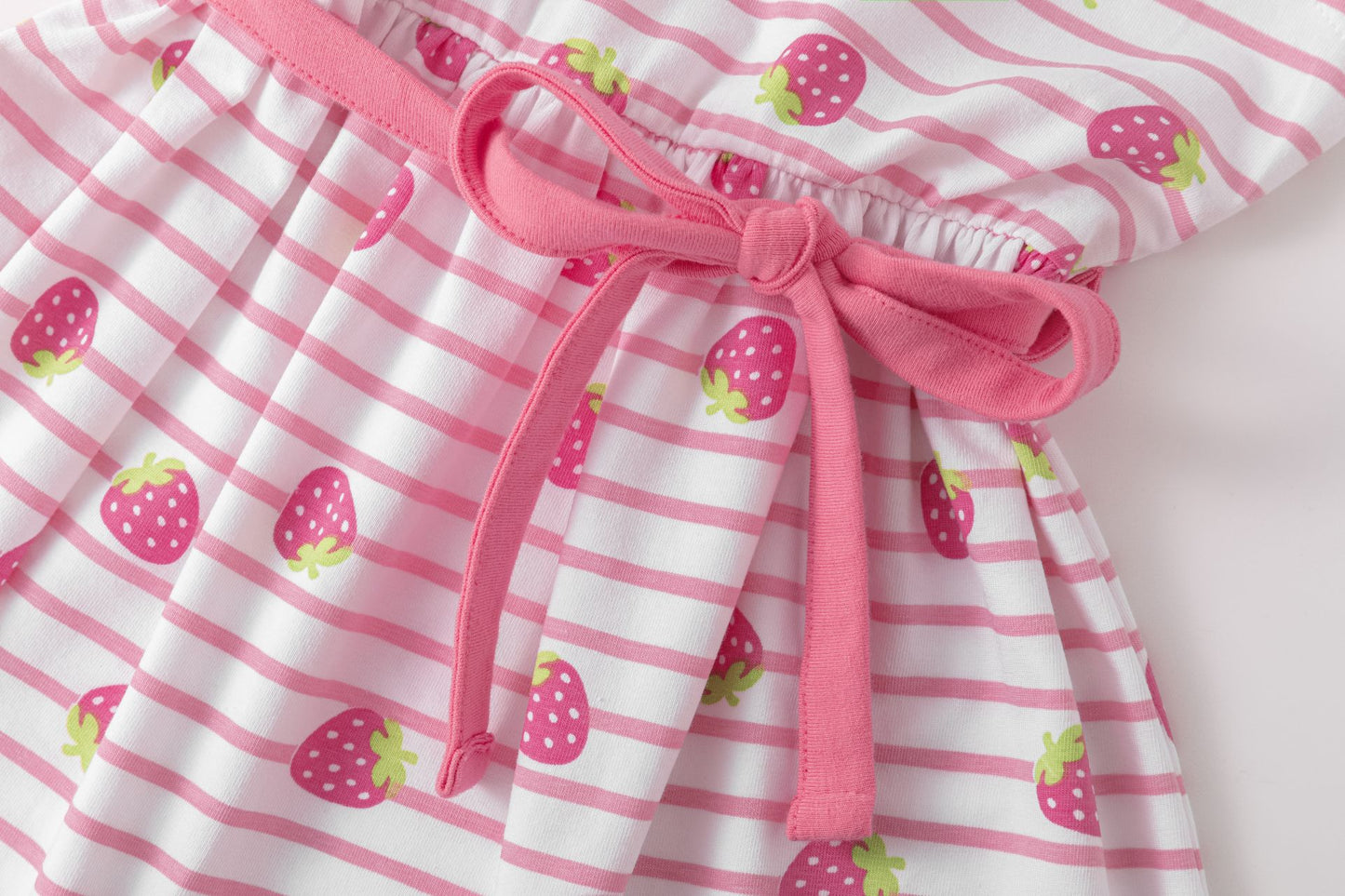 Vestido de tirantes con estampado de fresas 3-9 años