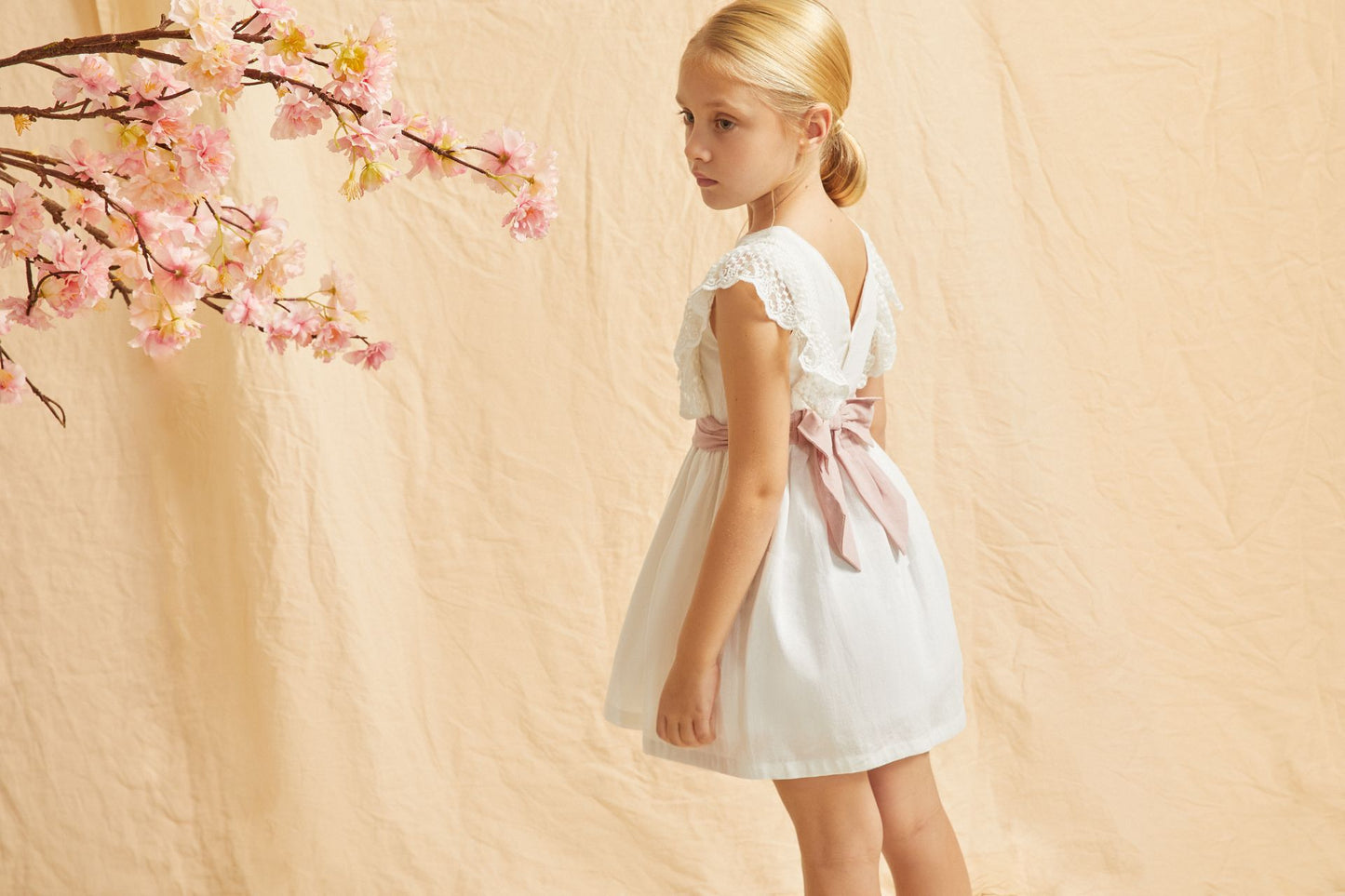 Vestido de fiesta de niña. Detalle de lazo en la cintura 3-10 años