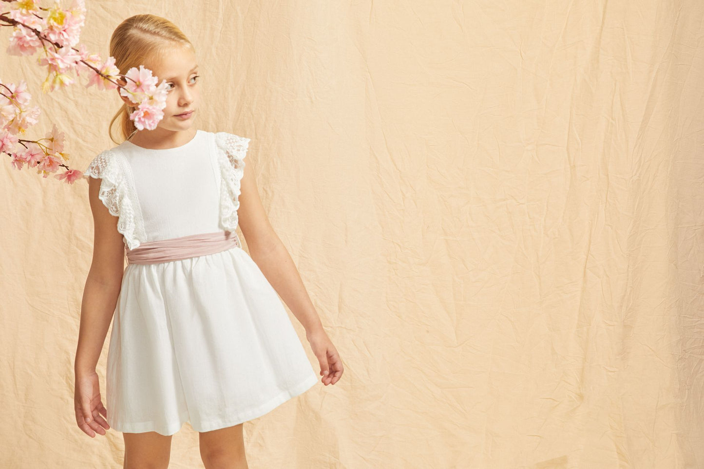 Vestido de fiesta de niña. Detalle de lazo en la cintura 3-10 años