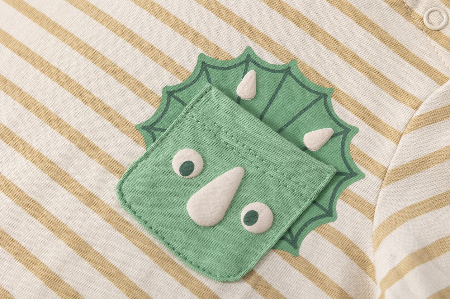 👶👕 Camiseta de rayas camel bebé niño | Bolsillo dino verde 🌿 | 6-24M -BBI65005