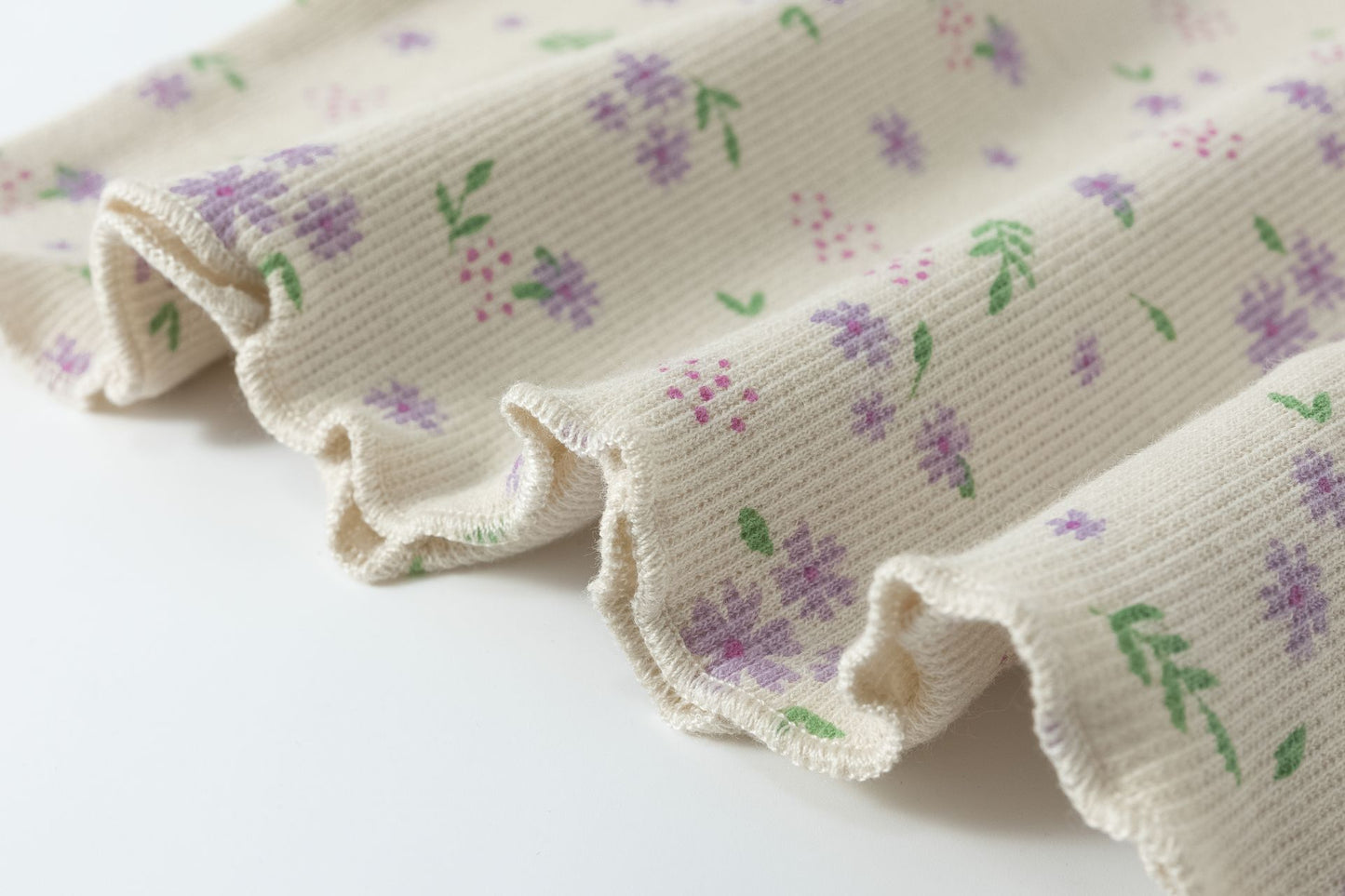 👶🌼 Camiseta bebé niña manga larga canalé con volantes y flores | Crudo 6-24M - BGI65516