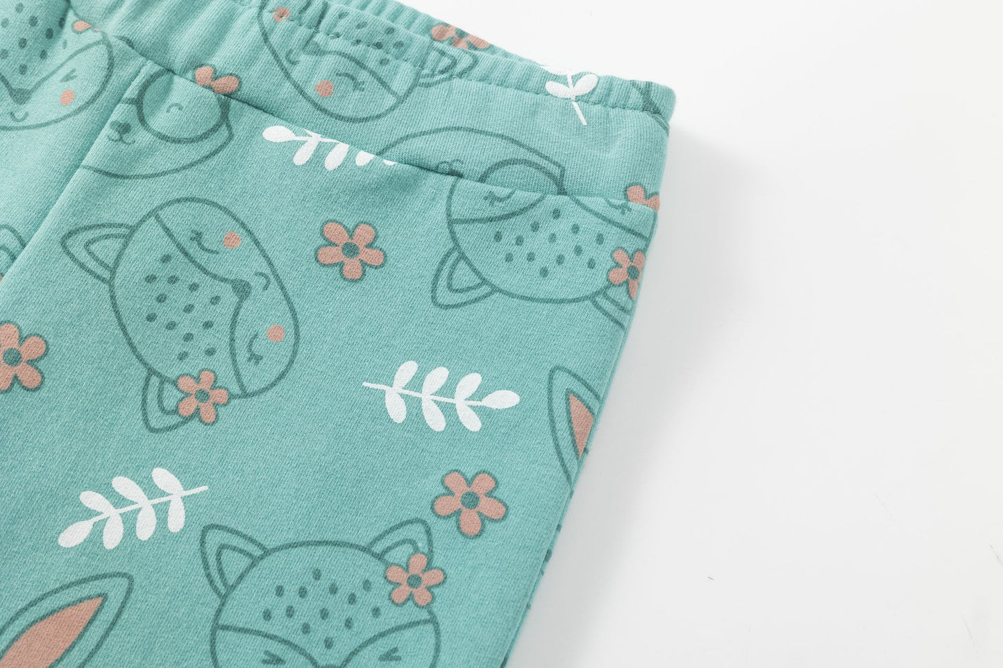 Jegging afelpado verde con estampado de conejitos niña 2-6 años 🐰💚