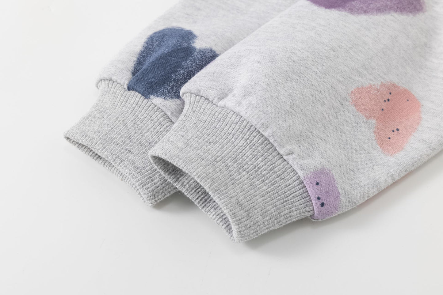 Sudadera niña gris afelpada con estampado de corazones | 2-6 años