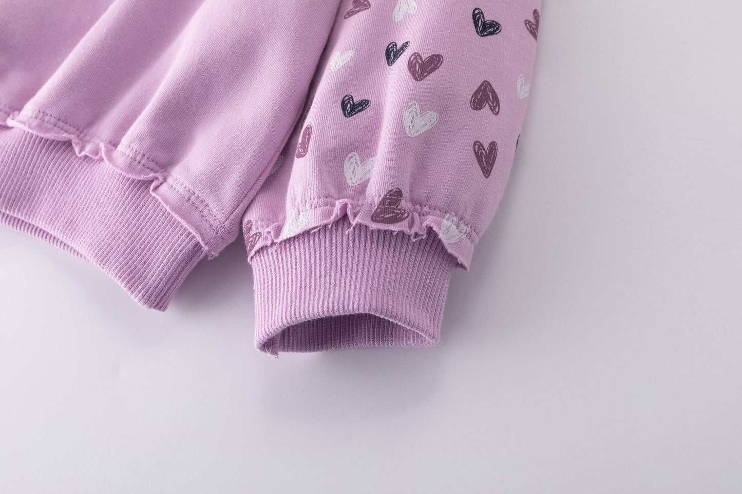 Conjunto niña sudadera y pantalón morado con apliqué de corazones | 2-6 años