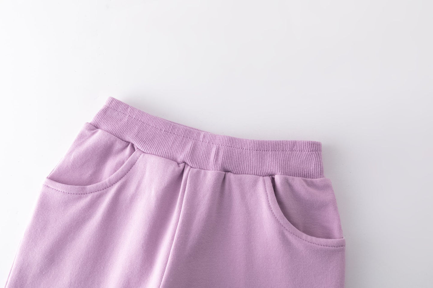 Conjunto niña sudadera y pantalón morado con apliqué de corazones | 2-6 años