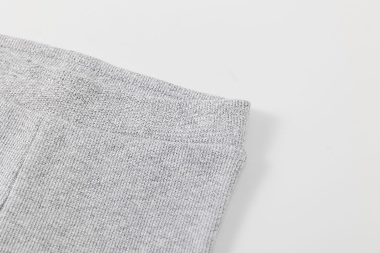 Pantalón Flare Niña de Punto Canalé – Cintura de Goma (2-6 años) 🌫️
