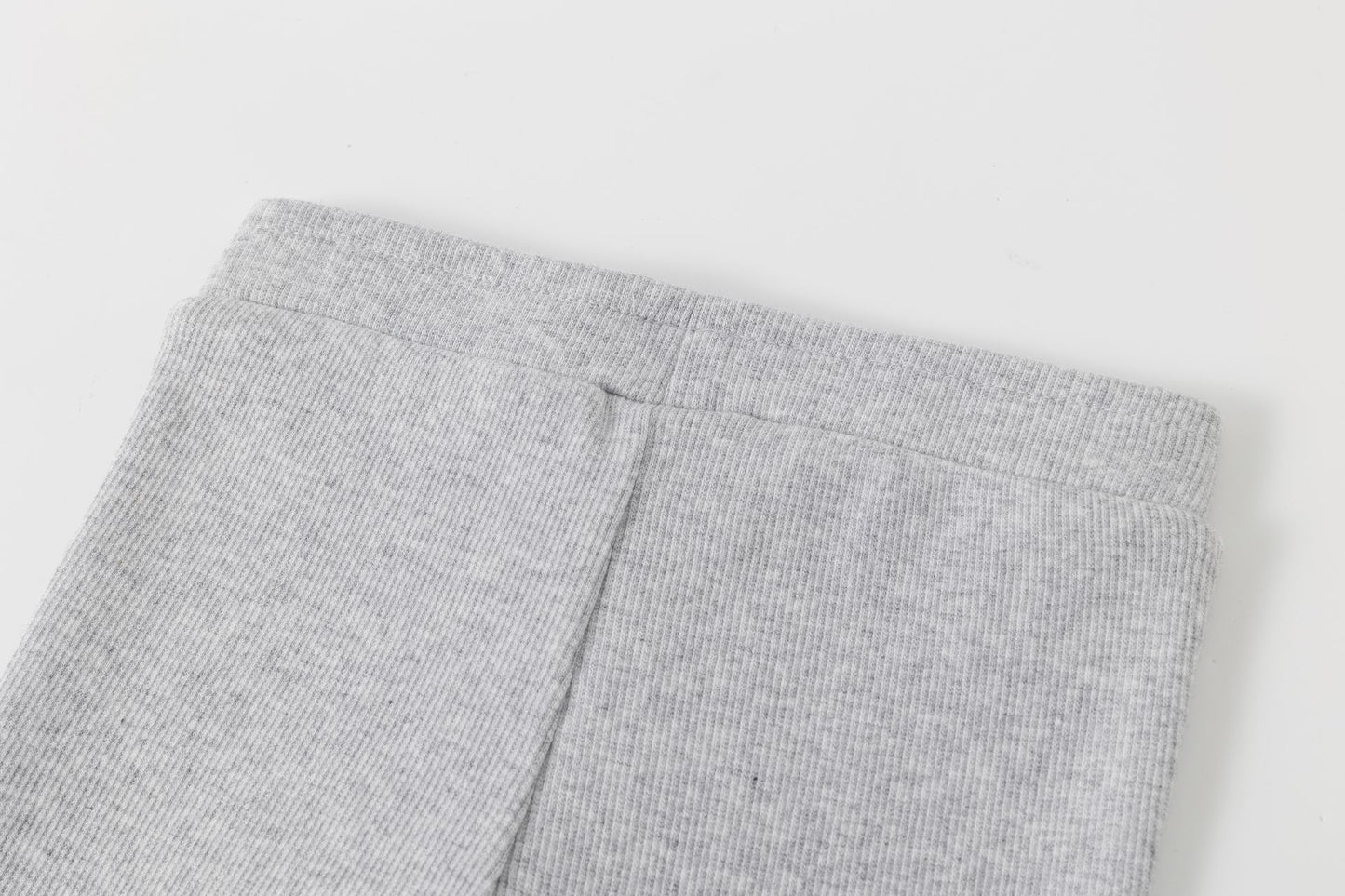 Pantalón Flare Niña de Punto Canalé – Cintura de Goma (2-6 años) 🌫️