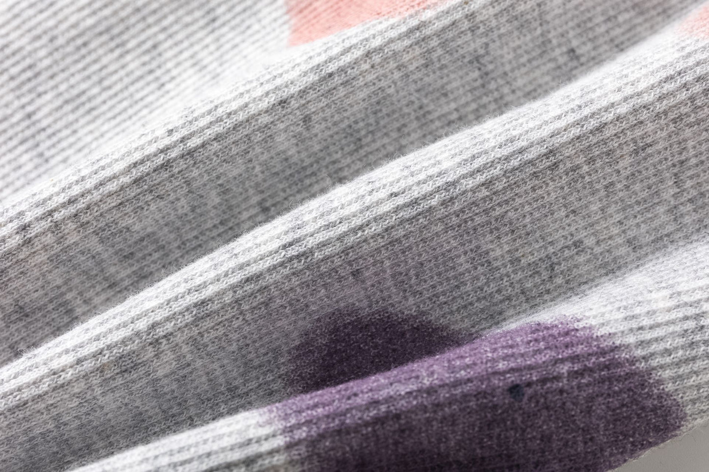 Leggins niña canalé gris con estampa de corazones | 2-6 años