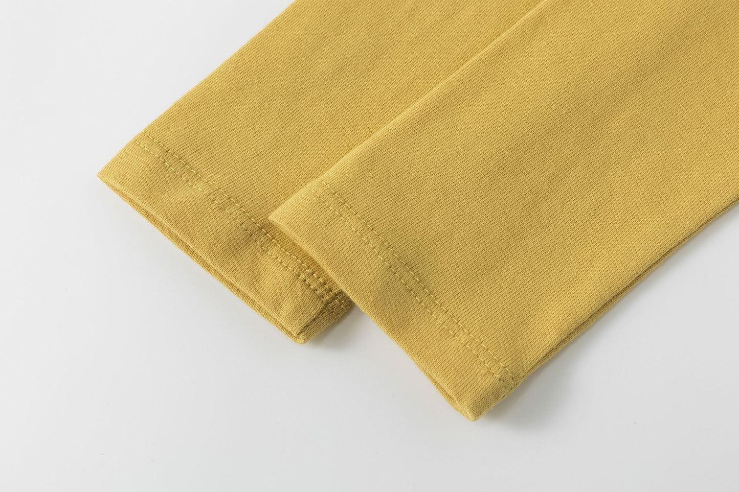 Camiseta niño manga larga mostaza con gráfico de ositos | 2-6 años