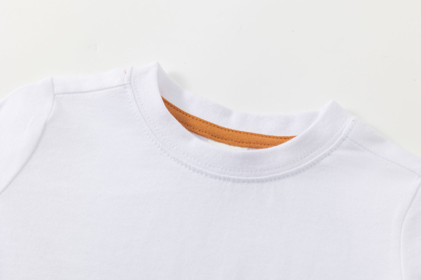 Camiseta niño manga larga blanca con gráfico de animalitos | 2-6 años