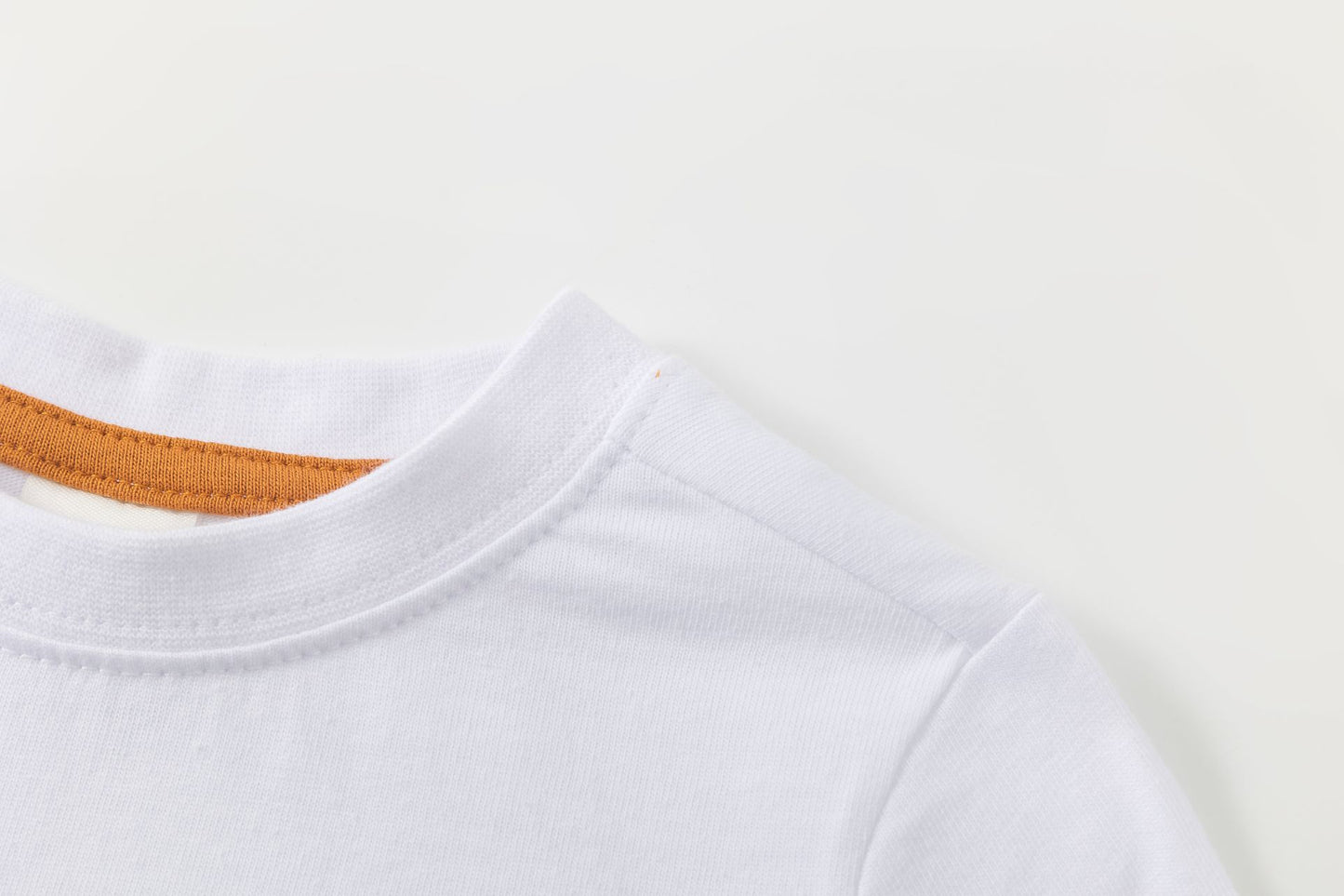 Camiseta niño manga larga blanca con gráfico de animalitos | 2-6 años