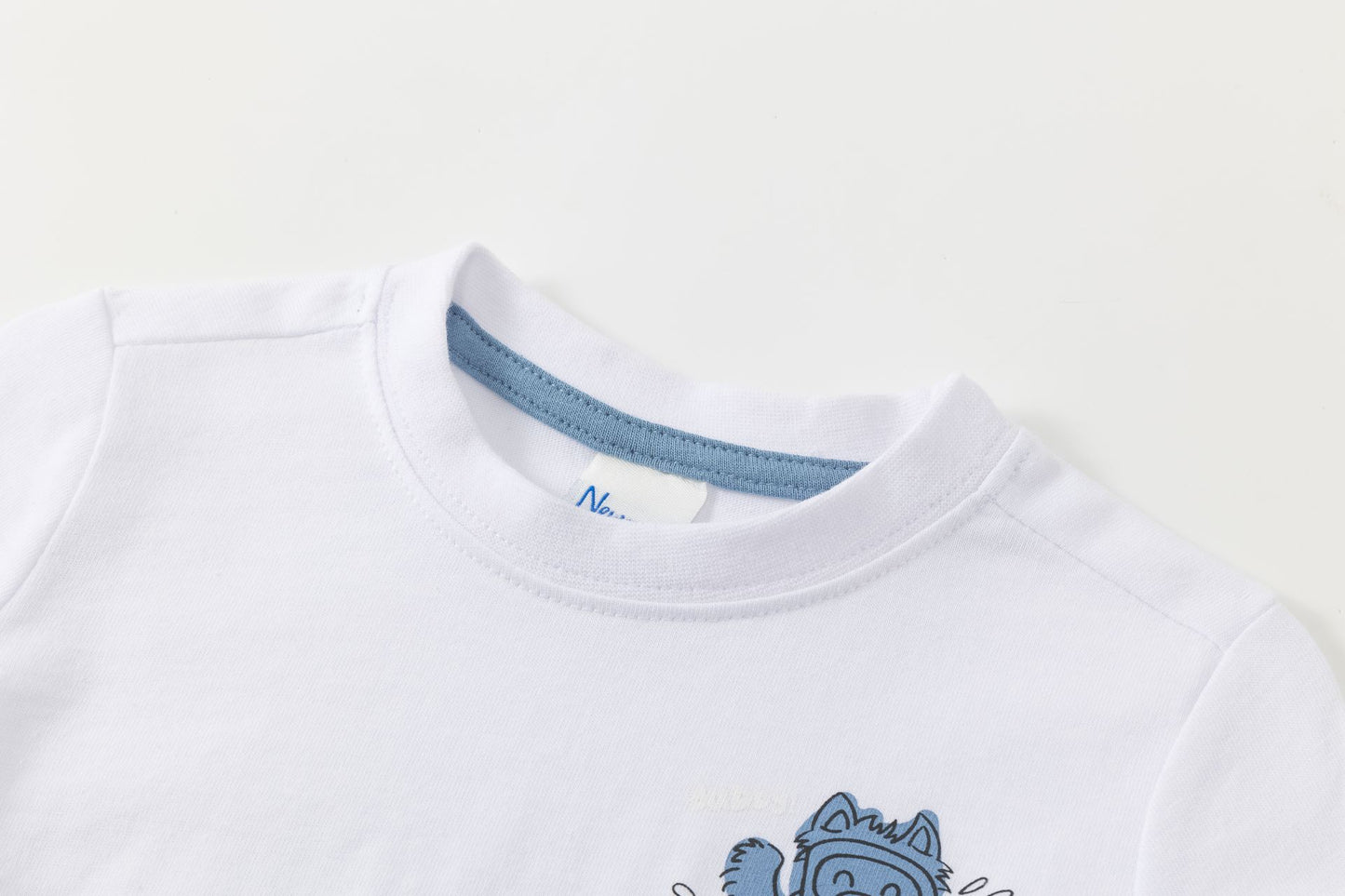 Camiseta niño manga larga blanca con gráfico de animalitos | 2-6 años