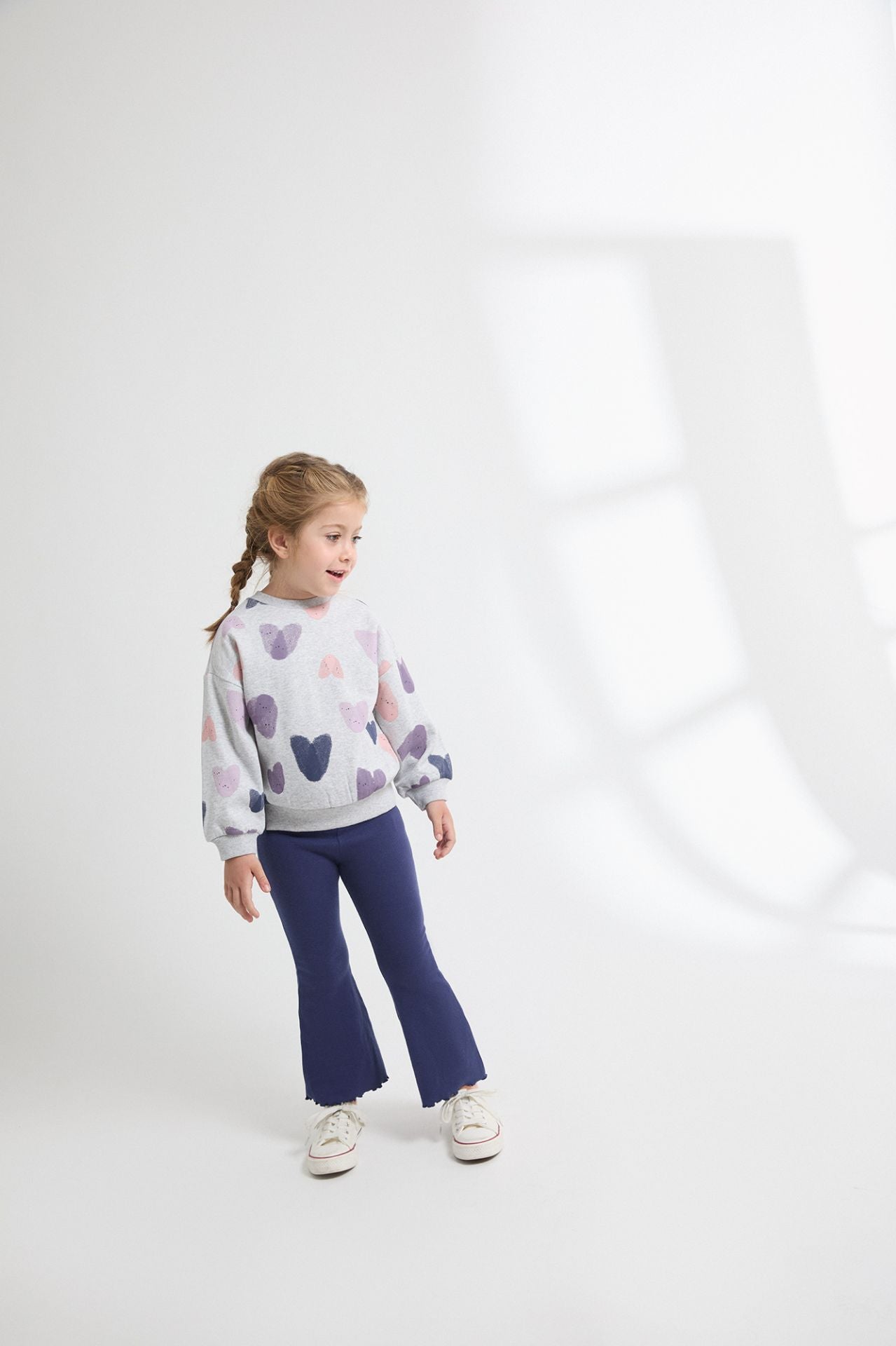 Pantalón flare niña canalé marino con cintura elástica | 2-6 años