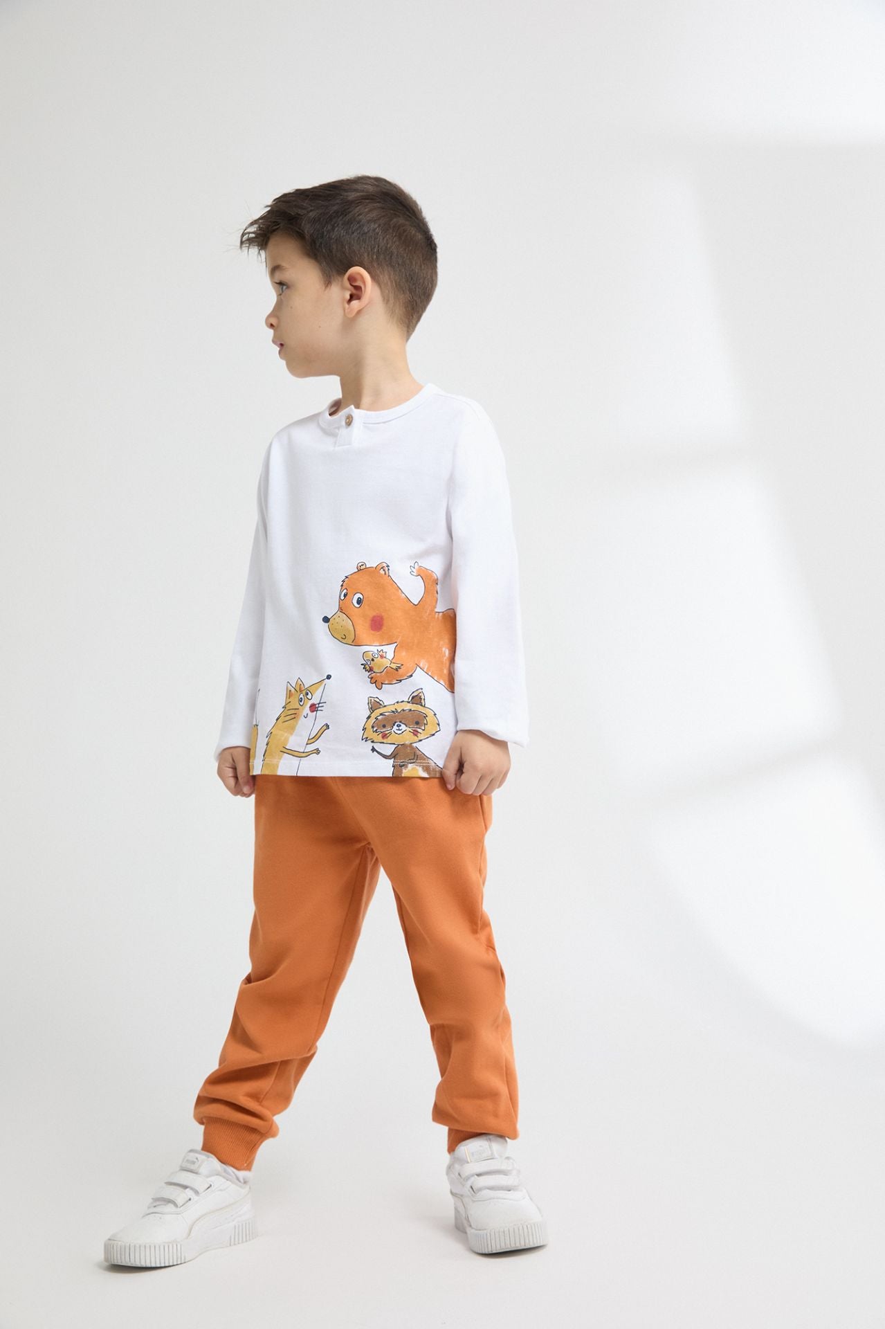 Camiseta niño manga larga blanca con gráfico de animalitos | 2-6 años