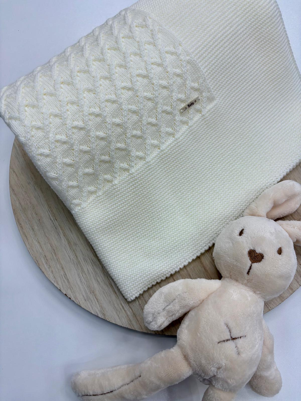 Toquilla Bebé Modelo Silu Marfil – Suave y Elegante