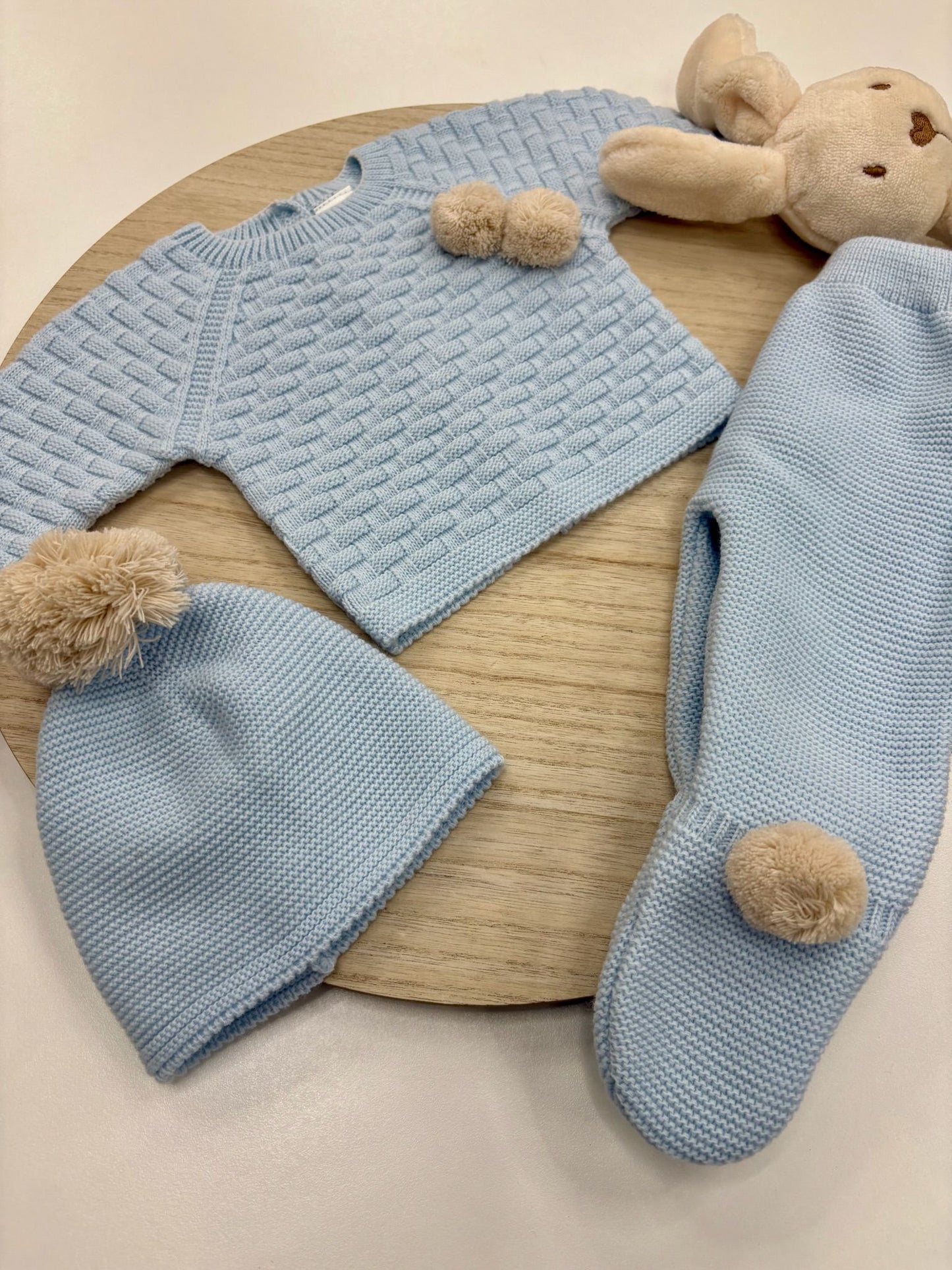 Conjunto bebé Pom Pom celeste con pompones color arena