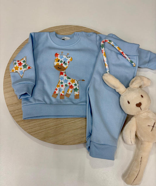 Chándal bebé celeste con jirafa y estrellas – niño 6-48 meses