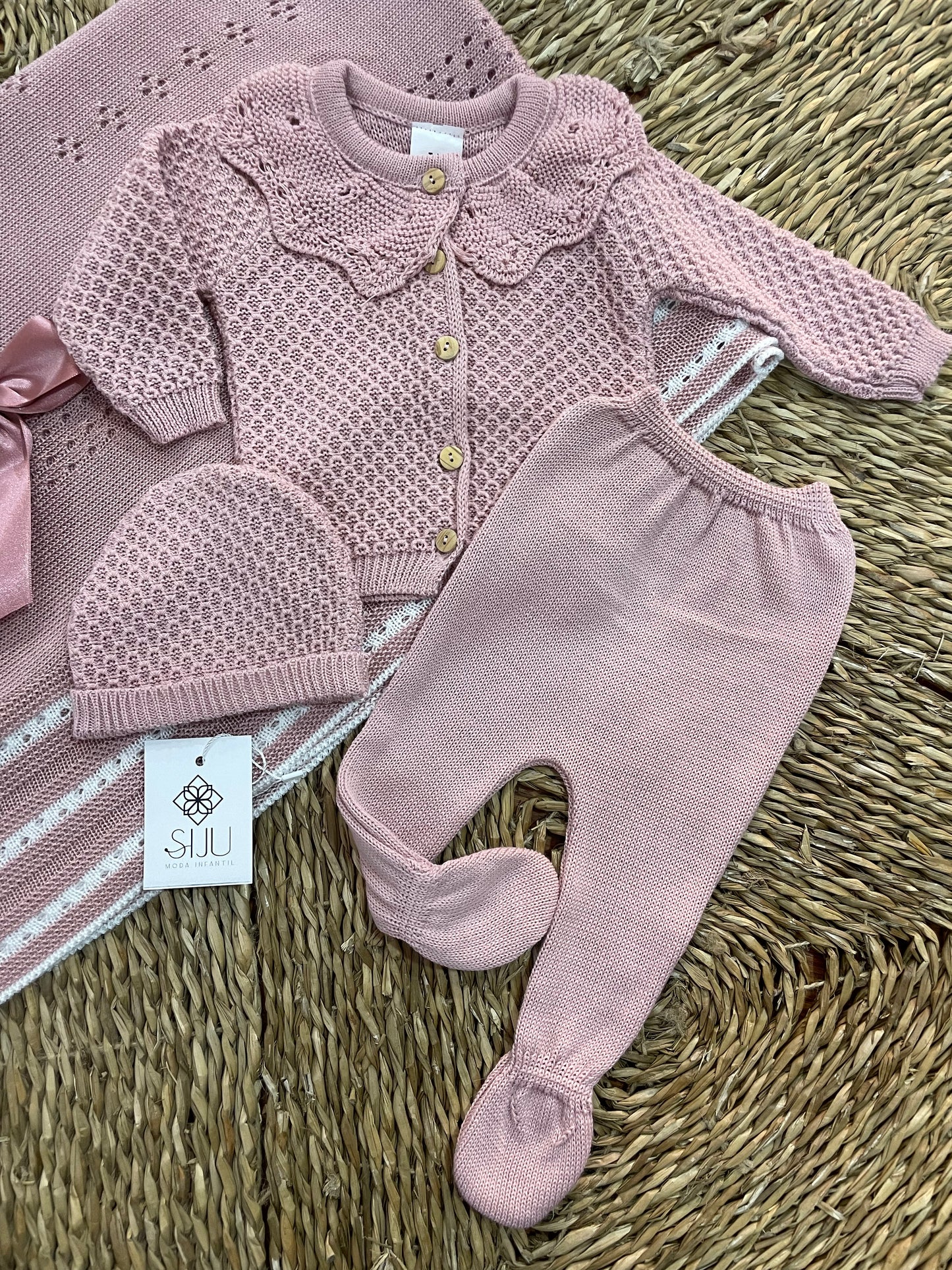 Conjunto hilo polaina 3 piezas Andalucía rosa empolvado primera puesta