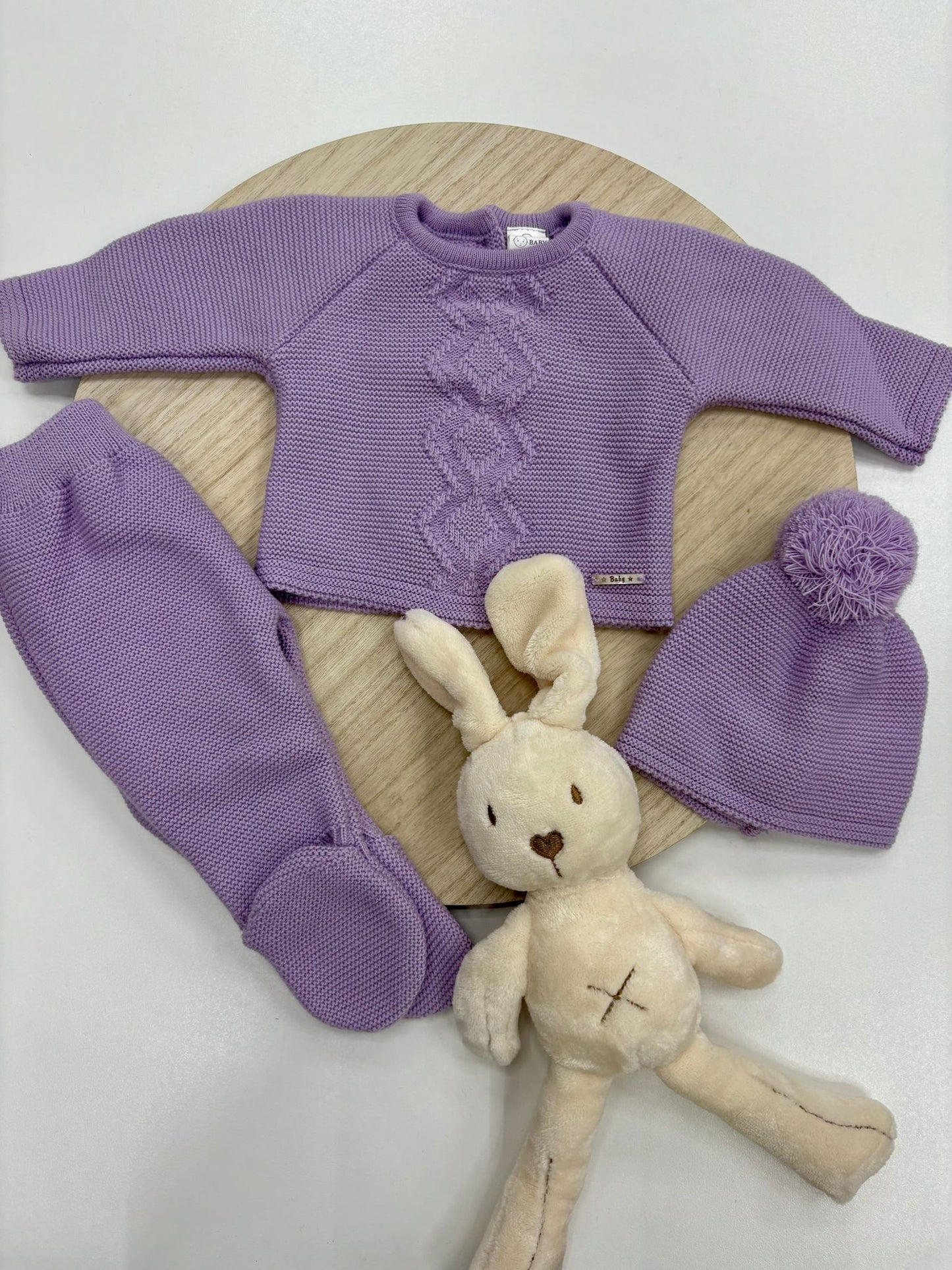 Conjunto primera puesta bebé 3 piezas lila – jersey con dibujo de rombos y gorro con pompón – 00 prematuro a 6 meses