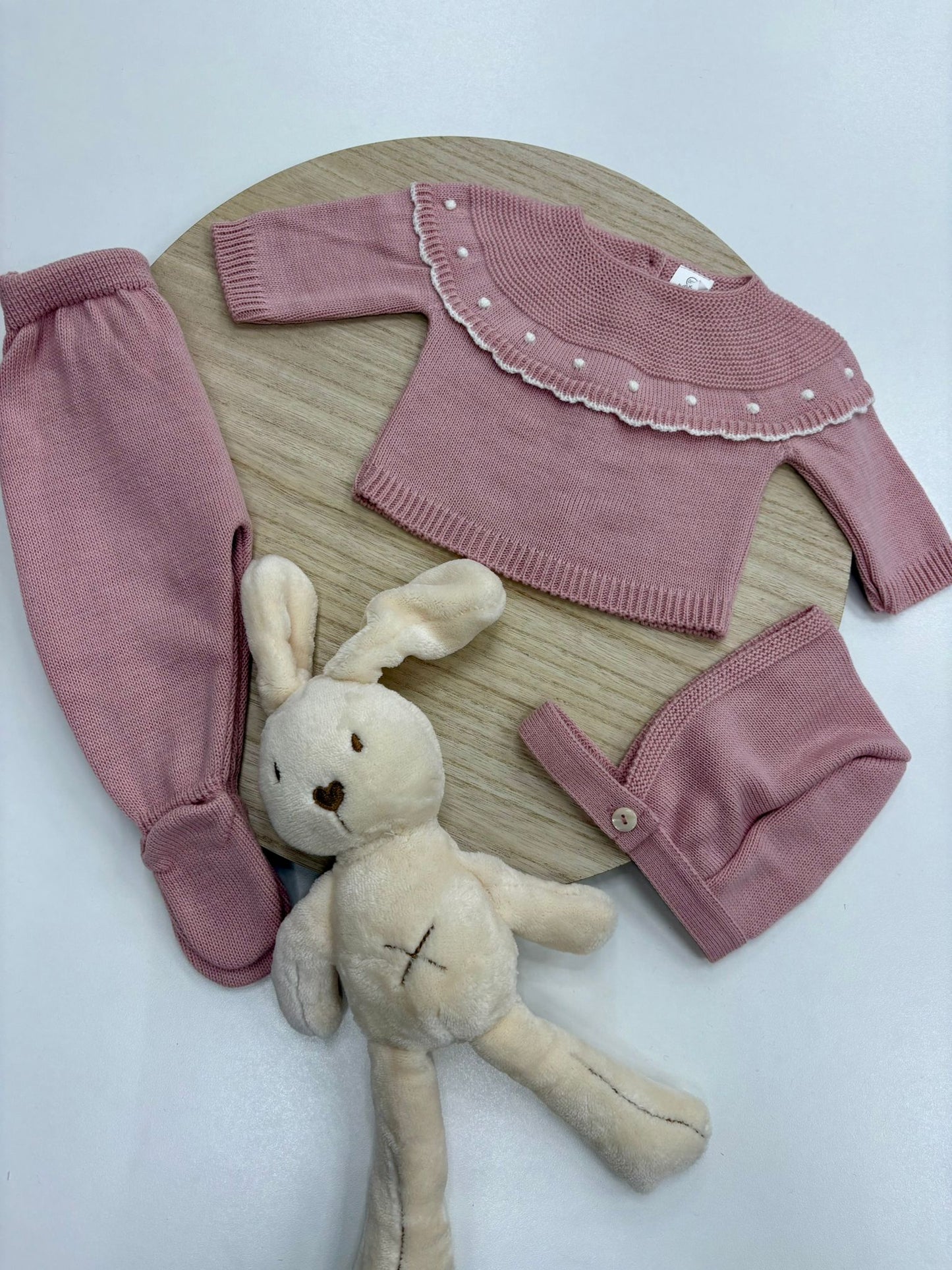 Conjunto primera puesta bebé 3 piezas rosa empolvado con cuello volante y topitos marfil – 00 prematuro a 6 meses