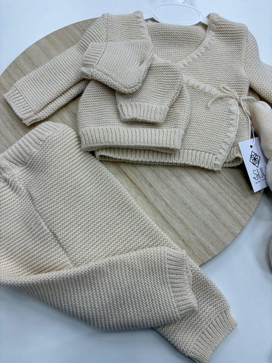 Conjunto 4 Piezas Bebé Recién Nacido Color Arena | Lazo Lateral y Cuello Pico