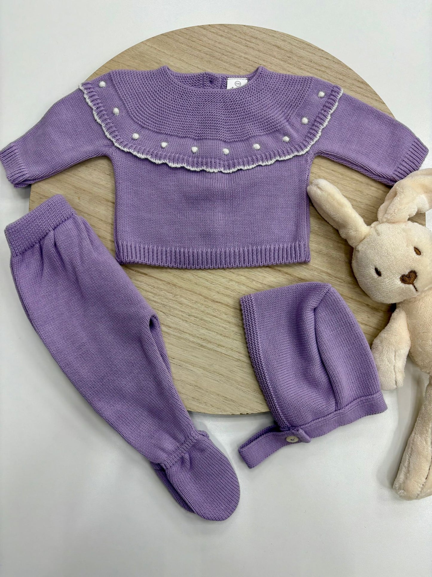 Conjunto primera puesta bebé 3 piezas lila con cuello volante y topitos marfil – 00 prematuro a 6 meses