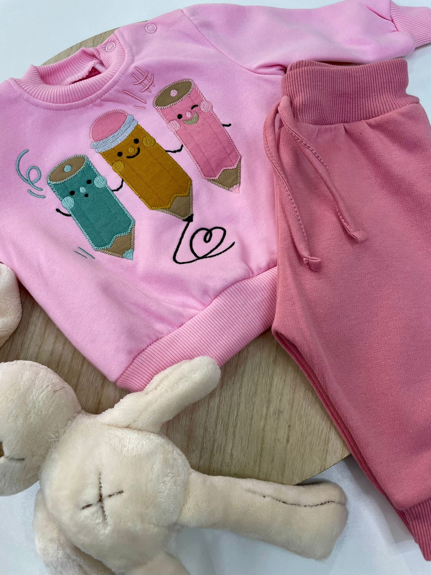 Chándal bebé niña rosa con dibujo de lápices y forro interior suave | 6-48M