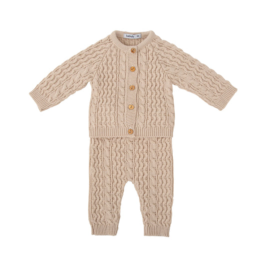 Conjunto bebé pantalón, chaqueta y gorro Familia Páramo color arena – Babidu invierno 0-24 meses