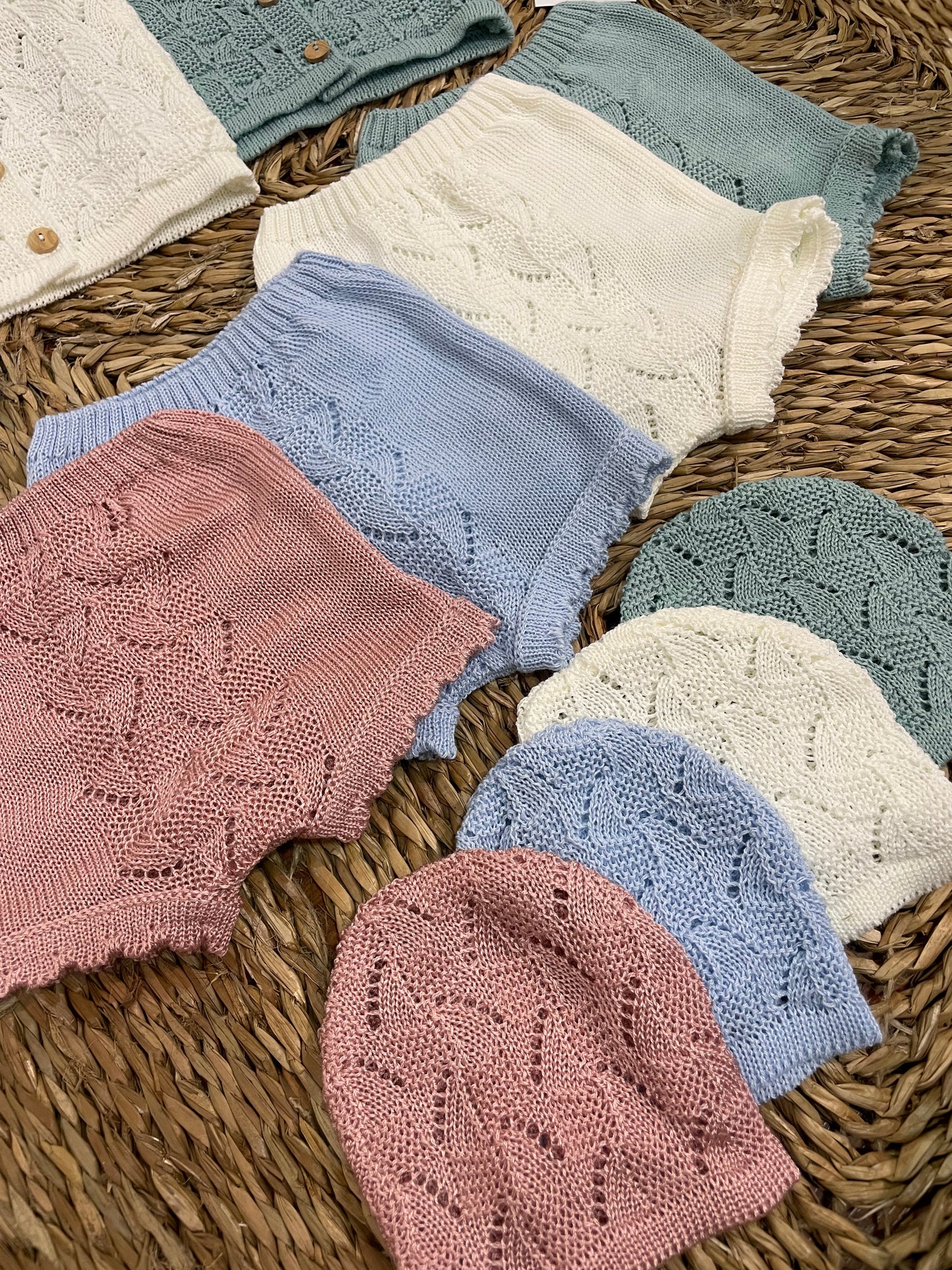 Conjunto hilo manga corta, ranita y gorro bebe primera puesta Granada