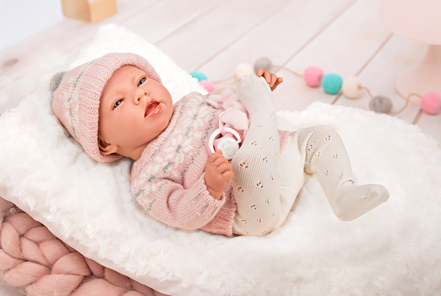 Muñeca con peso Elegance Dafne rosa con cojín Arias – 40 cm de ternura y realismo 💕