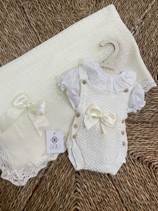 Toquilla de hilo crudo con puntilla