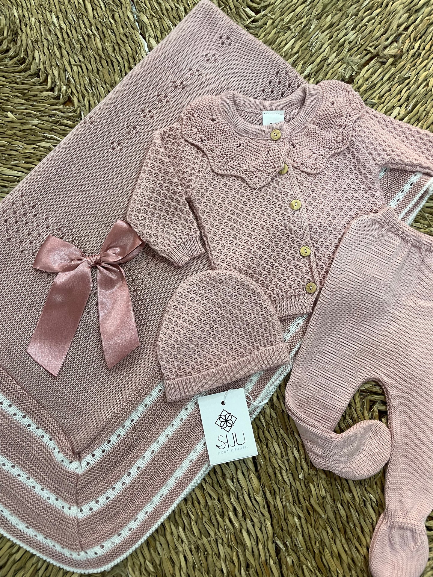 Conjunto hilo polaina 3 piezas Andalucía rosa empolvado primera puesta