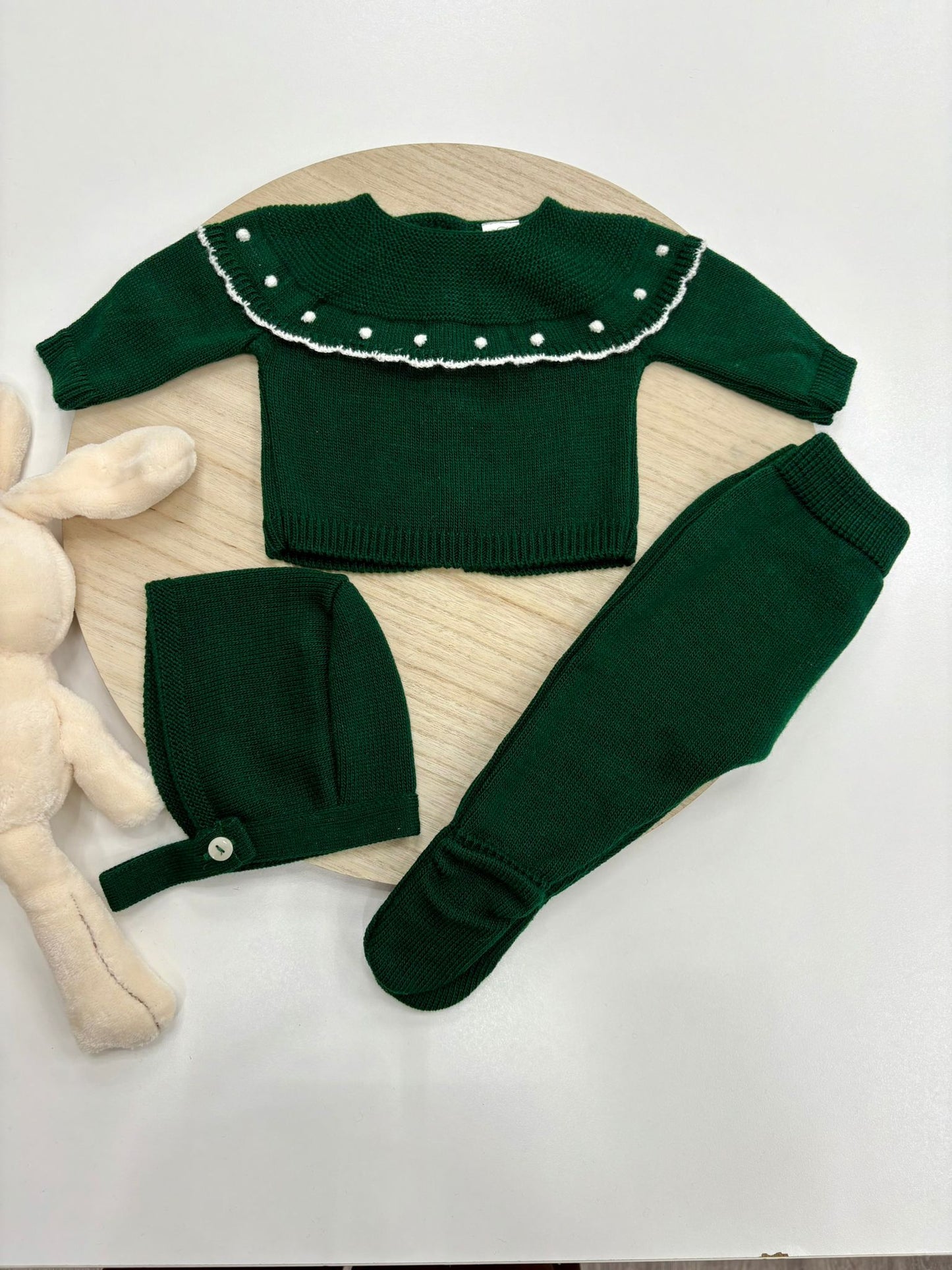 Conjunto primera puesta bebé 3 piezas verde botella con cuello volante y topitos marfil – 00 prematuro a 6 meses