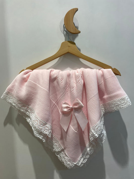 Toquilla bebe en color rosa para carro o cuna