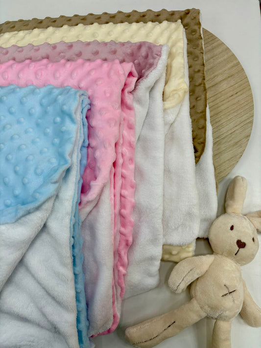 Manta bebé minky topitos extra suave | Colores celeste, rosa, crudo, marrón y verde mint