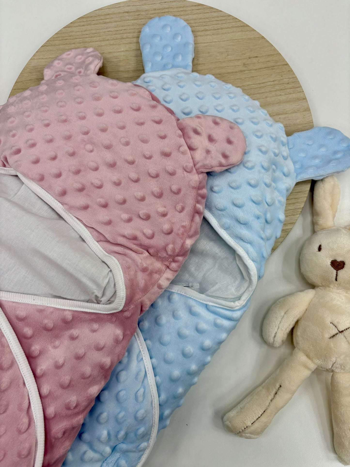 Saco para carro o silla de paseo minky topitos con capucha osito | Rosa empolvado o celeste