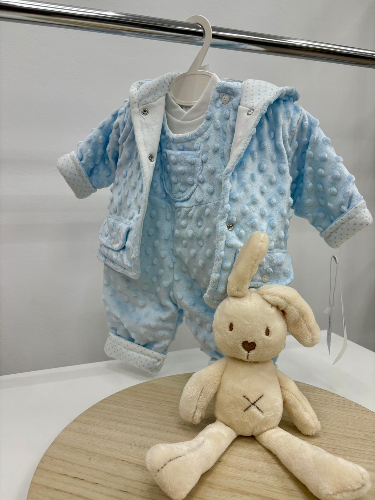 Conjunto bebé 3 piezas minky con chaqueta, peto y camiseta blanca | Colores celeste, rosa y crudo | Tallas 3, 6 y 12 meses