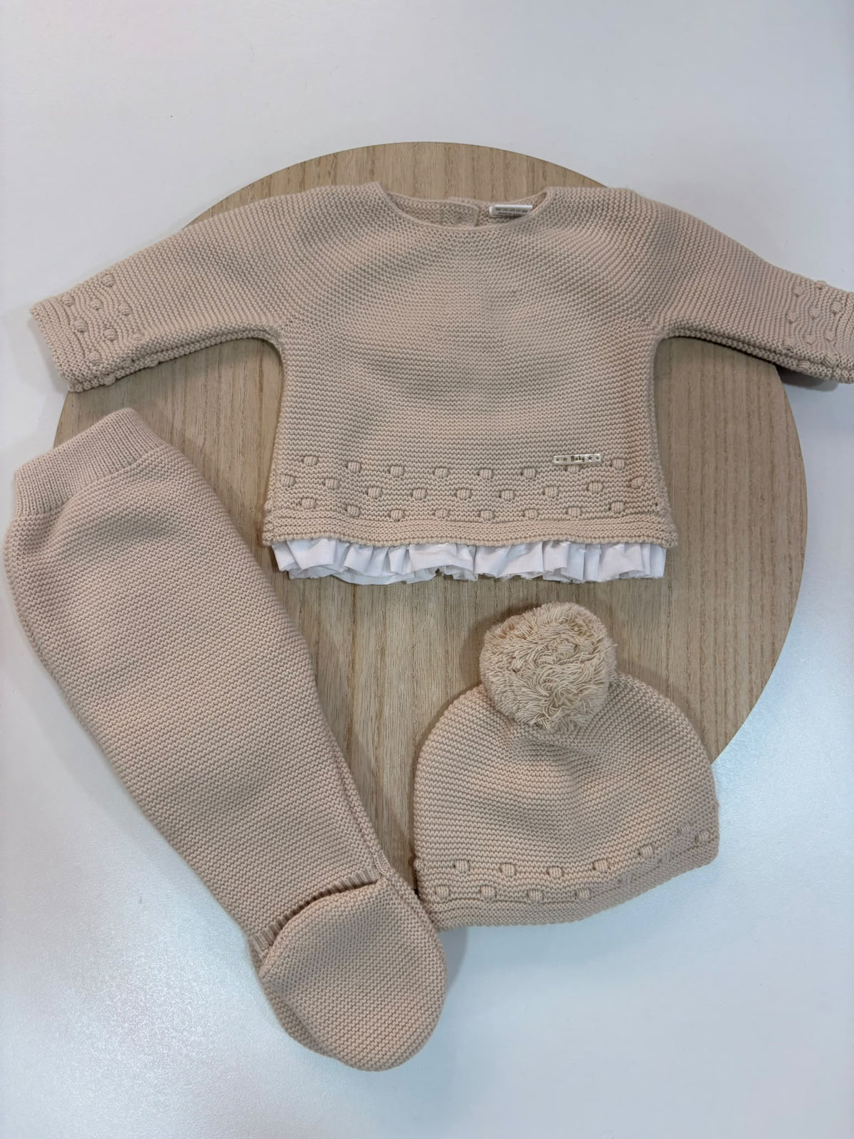 Conjunto de Primera Puesta Puntilla Beige para Bebé | 00 a 6 Meses