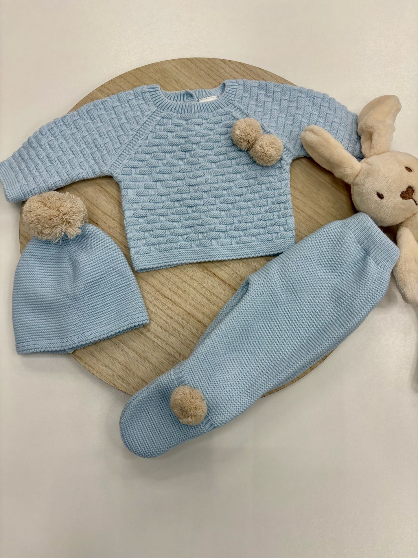 Conjunto bebé Pom Pom celeste con pompones color arena