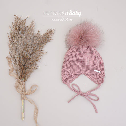 Gorro Orejero Aviador Rose Pangasa Baby 🌷 3-36M | Con pompón desmontable