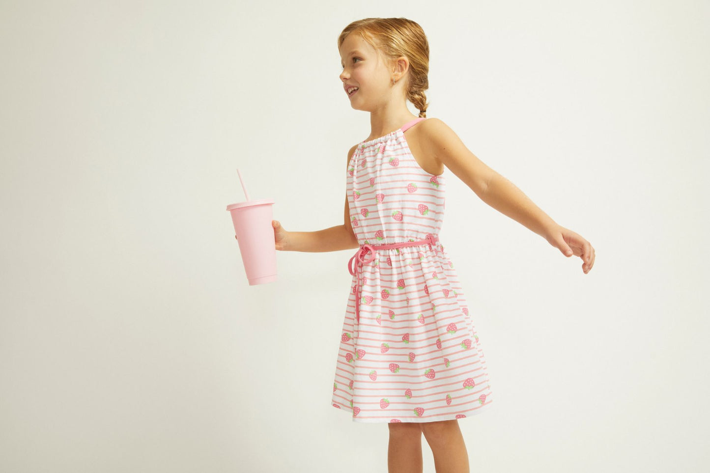 Vestido de tirantes con estampado de fresas 3-9 años