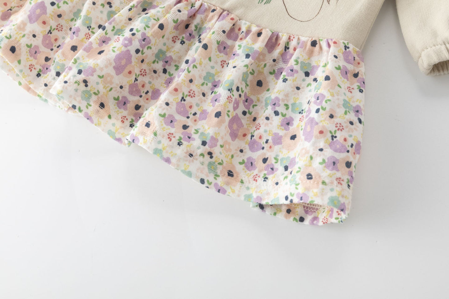 Vestido bebé niña manga larga con flores y relieve 🌸👧 - BGI65505