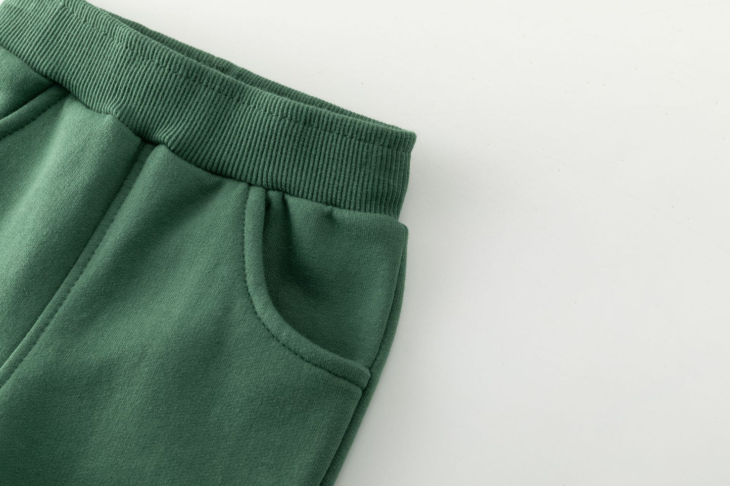 👶🦖 Pantalón deportivo afelpado bebé niño | Verde con detalle Dino | 6-24M - BBI65010