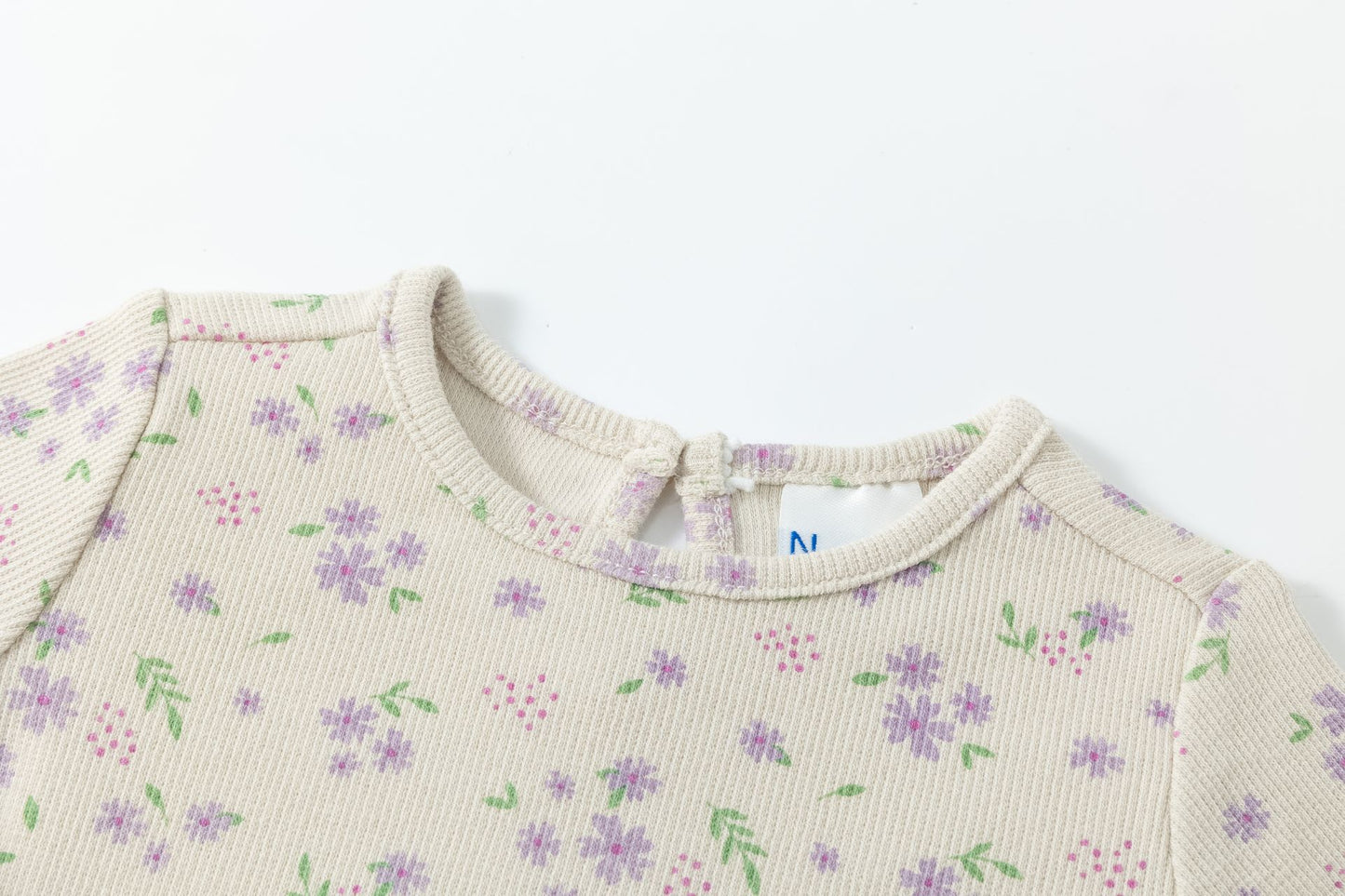 👶🌼 Camiseta bebé niña manga larga canalé con volantes y flores | Crudo 6-24M - BGI65516