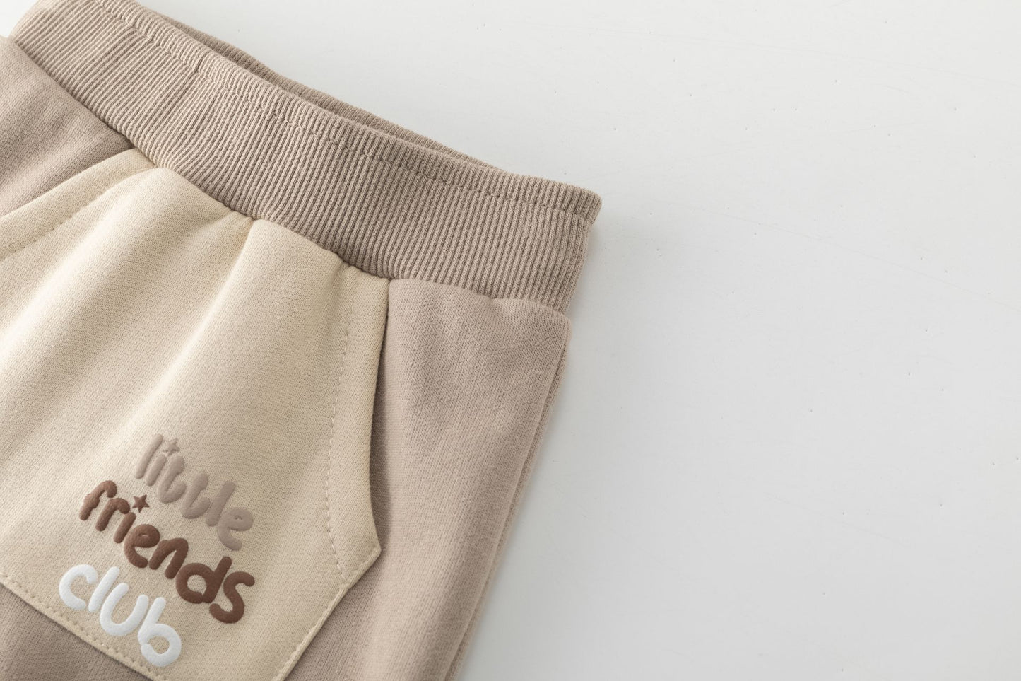 Pantalón Bebé Niño Felpa Perchado Camel con Bolsillo Canguro 🐻 | 6-24M BBI65021