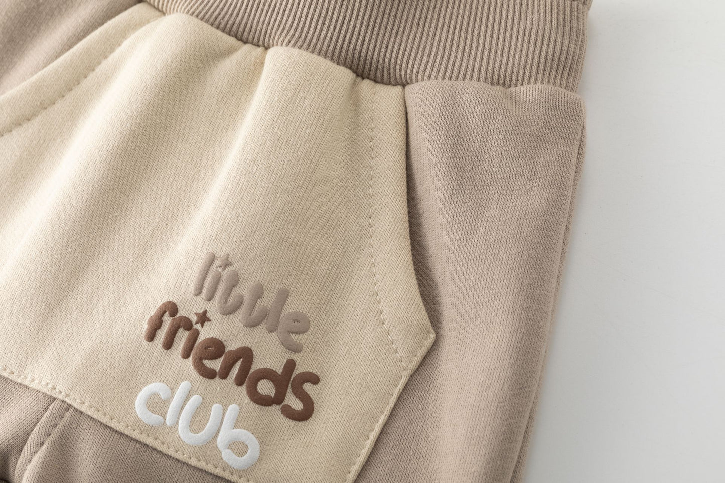 Pantalón Bebé Niño Felpa Perchado Camel con Bolsillo Canguro 🐻 | 6-24M BBI65021
