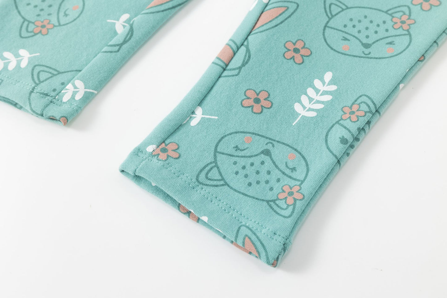 Jegging afelpado verde con estampado de conejitos niña 2-6 años 🐰💚