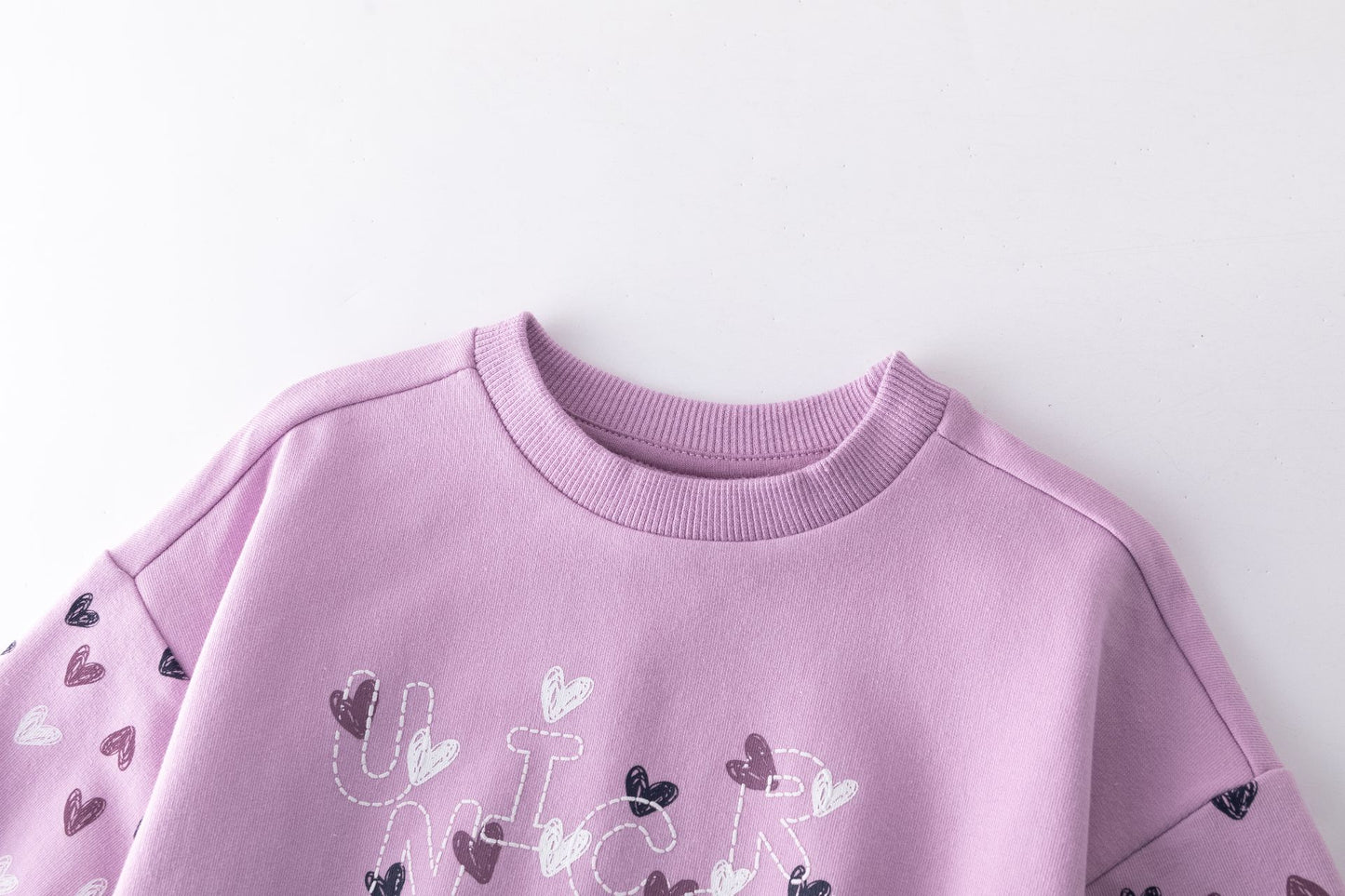 Conjunto niña sudadera y pantalón morado con apliqué de corazones | 2-6 años